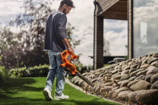 HUSQVARNA 120iBV s akumulátorom a nabíjačkou