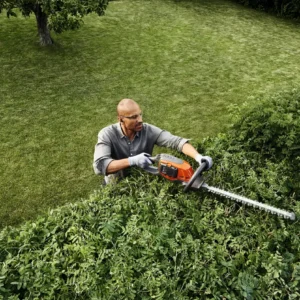 HUSQVARNA 215iHD45 s akumulátorom a nabíjačkou