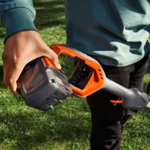 HUSQVARNA 215iL s akumulátorom a nabíjačkou