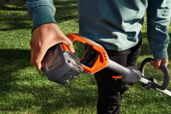 HUSQVARNA 215iL bez akumulátora a nabíjačky