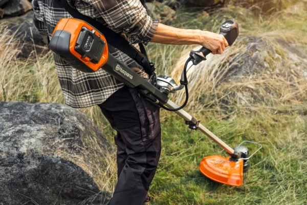 Husqvarna 220iR bez akumulátora a nabíjačky