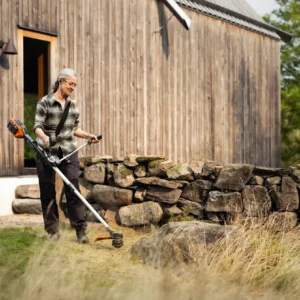 Husqvarna 220iR s akumulátorom a nabíjačkou