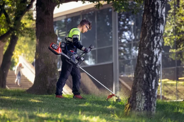 Husqvarna 525iRXT bez akumulátora a nabíjačky