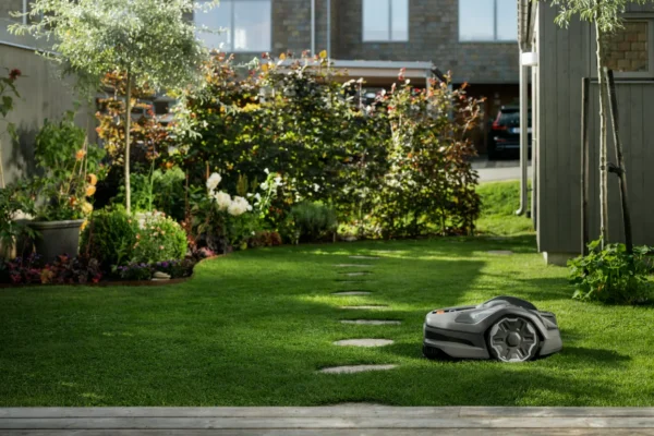 AUTOMOWER® 305E NERA nová verzia