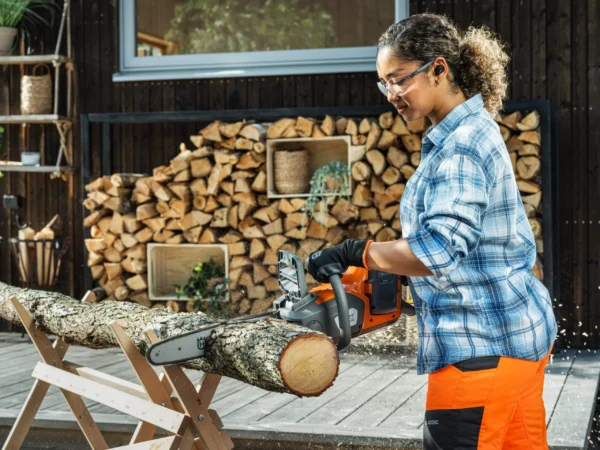 HUSQVARNA 230i bez akumulátoru a nabíjačky