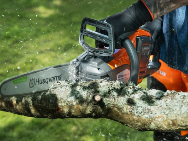 HUSQVARNA 215i bez akumulátora a nabíjačky