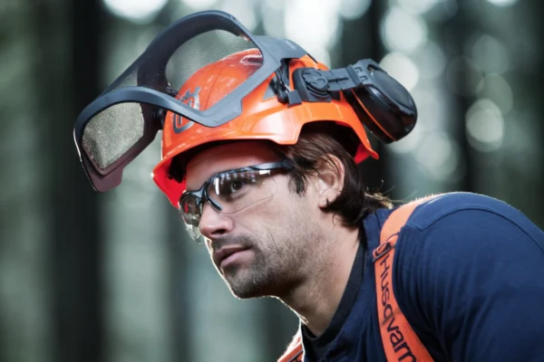 Lesnícka prilba Husqvarna, Technical