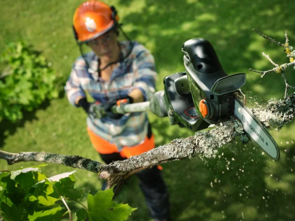 HUSQVARNA Aspire™ P8X-P4A + tyč Aspire™ Pole bez akumulátora a nabíjačky
