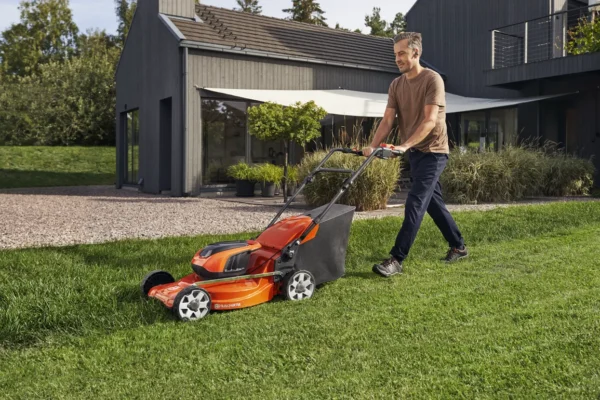 HUSQVARNA LC 142i bez akumulátora a nabíjačky