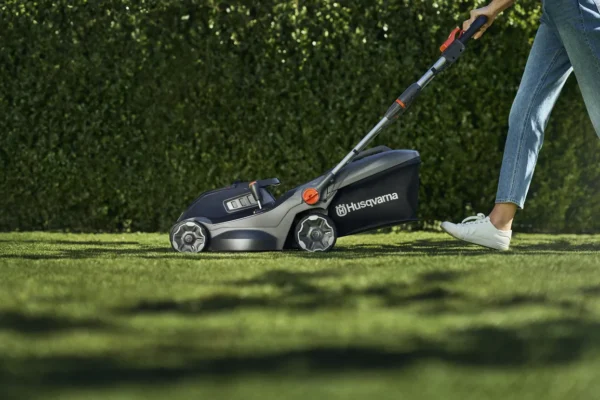 HUSQVARNA Aspire™ LC34-P4A bez akumulátora a nabíjačky