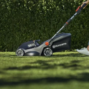 HUSQVARNA Aspire™ LC34-P4A s akumulátorom a nabíjačkou