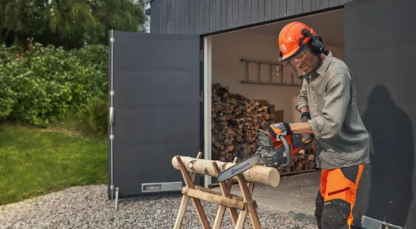 HUSQVARNA 225i s akumulátorom a nabíjačkou