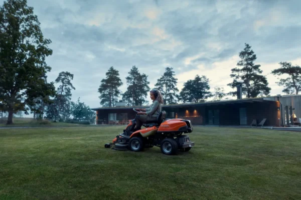 HUSQVARNA R 216T AWD