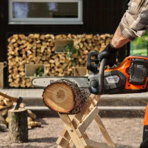 HUSQVARNA 242i s akumulátorom a nabíjačkou