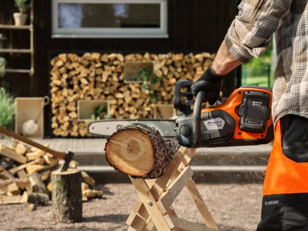 HUSQVARNA 242i bez akumulátora a nabíjačky