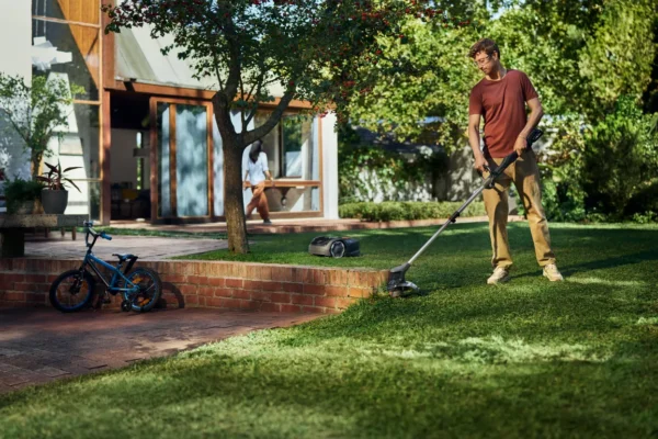 HUSQVARNA Aspire™ T28-P4A s akumulátorom P4A 18-B45 a nabíjačkou