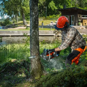 HUSQVARNA 242i s akumulátorom a nabíjačkou