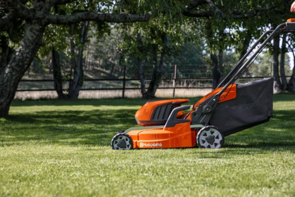 HUSQVARNA LC 247i bez akumulátora a nabíjačky